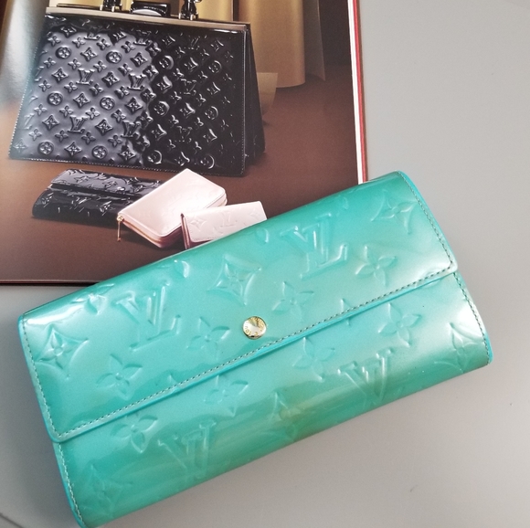 Louis Vuitton Handbags - LOUIS VUITTON Beautiful Turquoise Portefeuille Sarah Vernis Monogram Signature